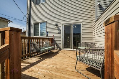 4 BR | PetFriendly | Walk to Commonwealth & Rogers