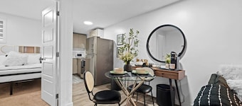 Cozy 2BR Bsmt Suite | Near Commonwealth & Rogers!