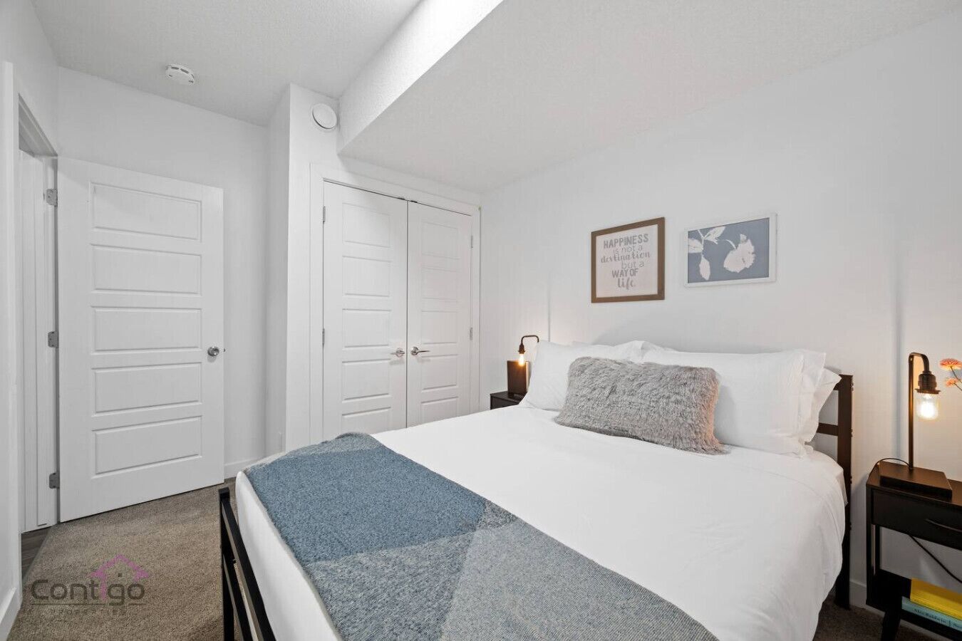 2 bedrooms, desk, iron/ironing board, travel crib