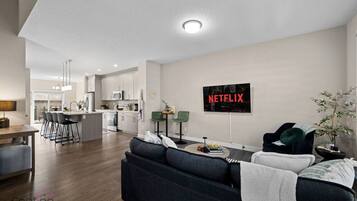 Smart-TV, Bücher, Arbeitsbereiche