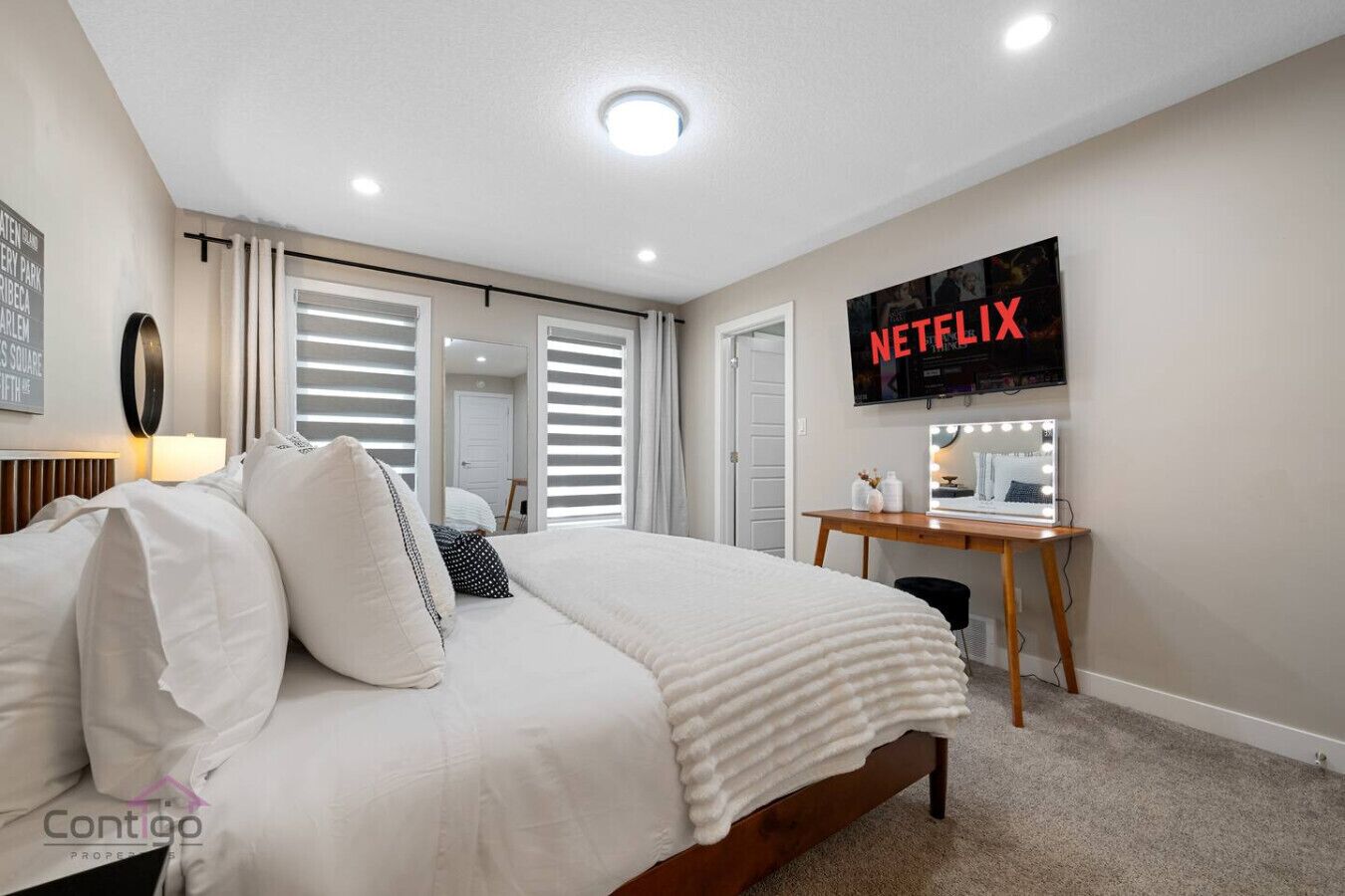 4 chambres, bureau, fer et planche à repasser, lit parapluie