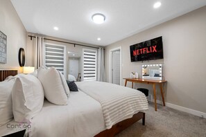 4 habitaciones, escritorio y tabla de planchar con plancha 