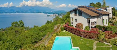 Familienapartment, Mehrere Schlafzimmer, 2 Bäder, Bergseite (Aquavista Pool and Lake View) | Pool | Außenpool (je nach Saison geöffnet)