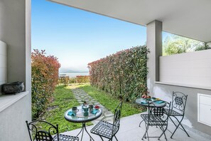 Outdoor dining - Aquavista (Meina)