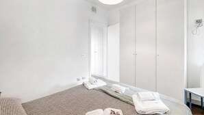 Family Apartment, 2 Bedrooms, 2 Bathrooms, Mountainside (Aquavista Pool and Lake Maggiore View) | 2 bedrooms, WiFi - Aquavista Pool and Lake Maggiore View (Meina)