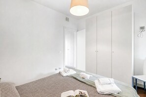 Family Apartment, 2 Bedrooms, 2 Bathrooms, Mountainside (Aquavista Pool and Lake Maggiore View) | 2 bedrooms, WiFi - Aquavista Pool and Lake Maggiore View (Meina)