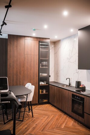 Kühlschrank, Ofen, Herdplatte, Geschirrspüler