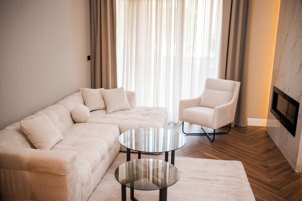 Royal Apartment, Balcony, City View | Living area