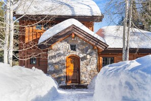 Exterior - The Four Reasons Cottage (Tamarack)