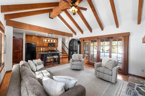TV, fireplace - The Four Reasons Cottage (Tamarack)