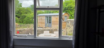 Laptop workspace, iron/ironing board, free WiFi