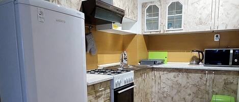 Fridge, microwave, oven, stovetop