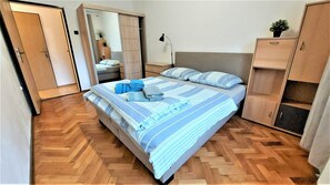 2 bedrooms, in-room safe, iron/ironing board, free WiFi