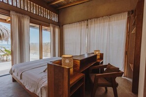 3 bedrooms, desk, WiFi, bed sheets