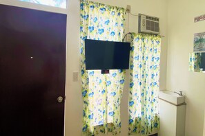 Deluxe Room | Desk, free WiFi, bed sheets