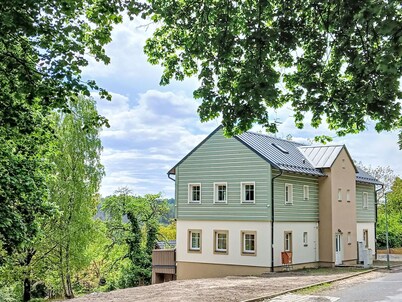 Cosy apartment for 4 people with WIFI, TV, patio, pets allowed and parking