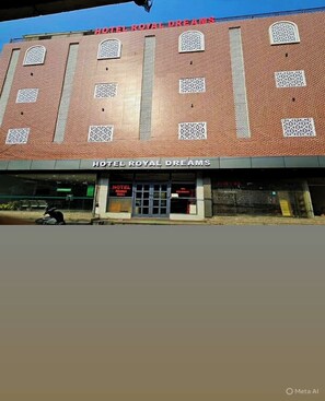Front of property - Hotel Royal Dreams (Amritsar)