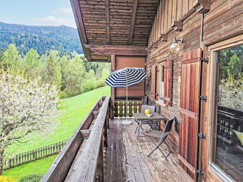 Wunderbares alleinstehendes Ferienhaus für 5 Gäste mit  W-LAN, TV und Terrasse