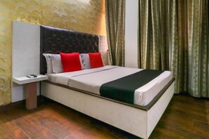 Chambre Deluxe double, vue sur la ville | Système d’insonorisation, literie fournie