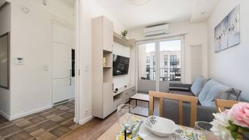 Apartamento (183C) | Área de estar | TV de tela plana