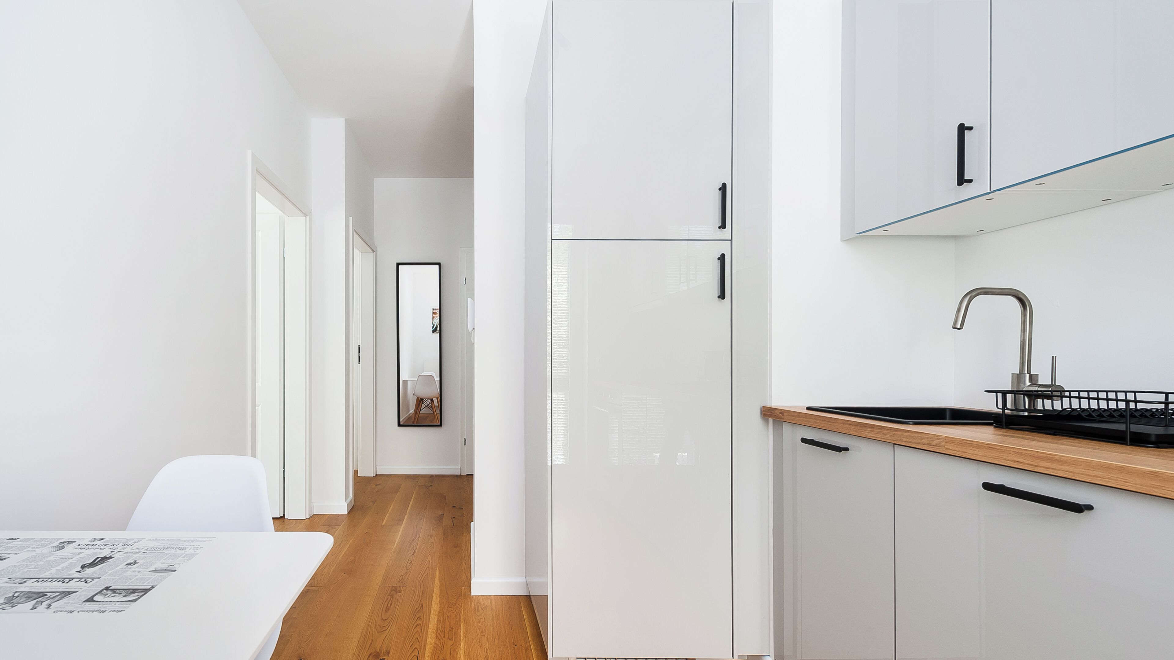 Apartment (210) | Private kitchen | Fridge, stovetop, electric kettle, cookware/dishes/utensils