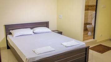 Standard Double Room | Soundproofing, free WiFi