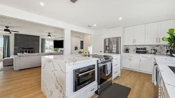 Luxury House, Beach View | Private kitchen