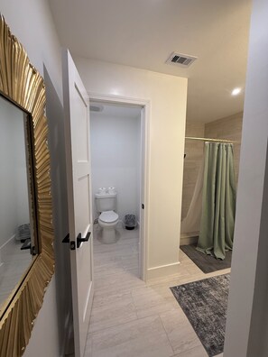 Luxury House, Beach View | Bathroom | Free toiletries, soap, shampoo, toilet paper - AZURE beach villa at Galveston  (Galveston)