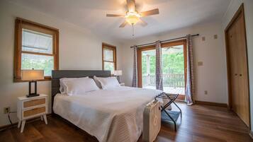 4 bedrooms, travel cot, free WiFi, bed sheets