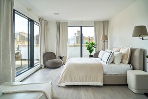 Apartamento | Roupas de cama antialérgicas, espaço de trabalho para notebook