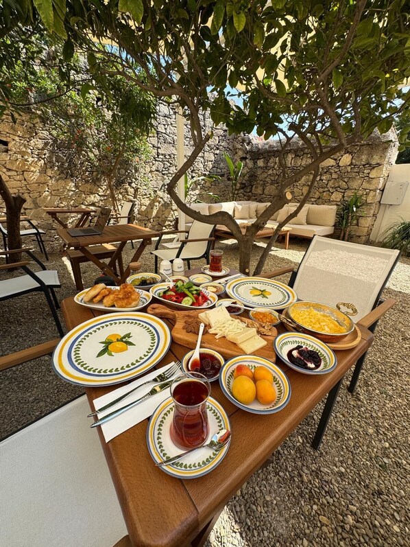 Free daily full breakfast - REF Alacati (Cesme)