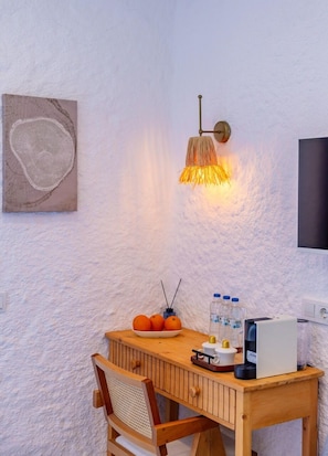 Free minibar, desk, free WiFi, bed sheets