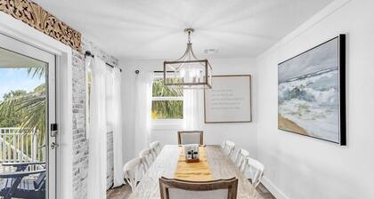 Newly Renovated 4BR/3BA Home in Marathon with Private Pool, Jetted Tub, and 40' Canal Dockage