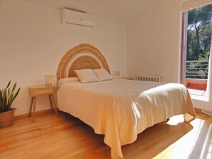 3 chambres, fer et planche à repasser, Wi-Fi, draps fournis