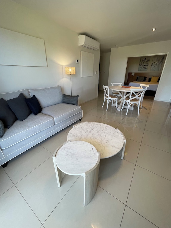 Nicest 1 Bdrm Top Floor Unit Ocean Views Pool Spa Walk To Marina - Hervey Bay