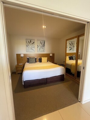 1 slaapkamer, een bureau, een strijkplank/strijkijzer, gratis wifi