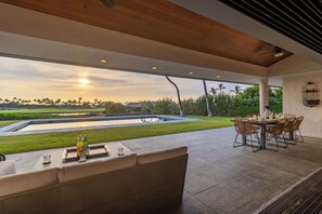 Outdoor dining - Over 3600 sqft 🏊Private Pool🚶‍♂️Walk to MLBeachClub (Waimea)
