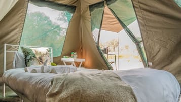 Basic Tent, 2 Twin Beds, River View | 1 bedroom