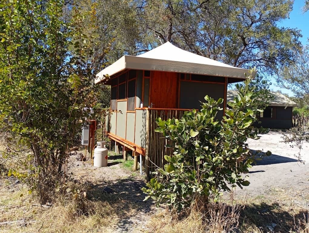 Barraca básica, 2 camas de solteiro, vista para o rio | Banheiro | Toalhas de banho 