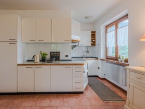 Een microgolfoven, een oven