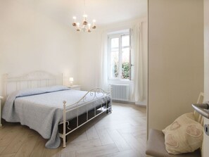 4 makuuhuonetta, ilmainen Wi-Fi, vuodevaatteet