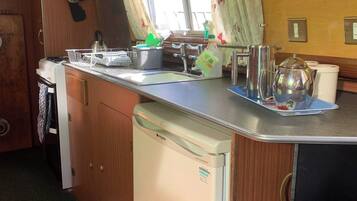 Cabin | Private kitchen | Fridge, oven