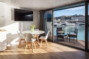 Dining - Oyster floating pod in St Helier Marina (St Helier)