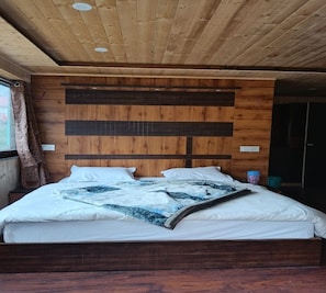 Superior Triple Room | Free WiFi - Hotel River View (Badrinath)