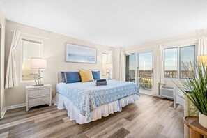 3 bedrooms, iron/ironing board, travel cot, WiFi - Oceanfront Beach Condo, Pool, Gym, Fishing Surfing (Virginia Beach)