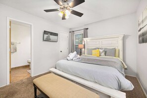 2 عدّة غرف نوم ومكواة/لوح كي وواي فاي وملا ءات أسرّة