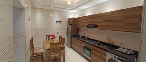 Mikrobølgeovn, ovn, kogeplade, opvaskemaskine