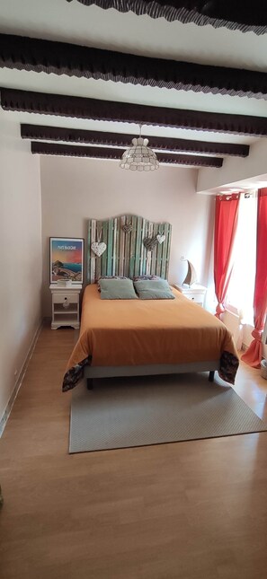 3 chambres, bureau, draps fournis