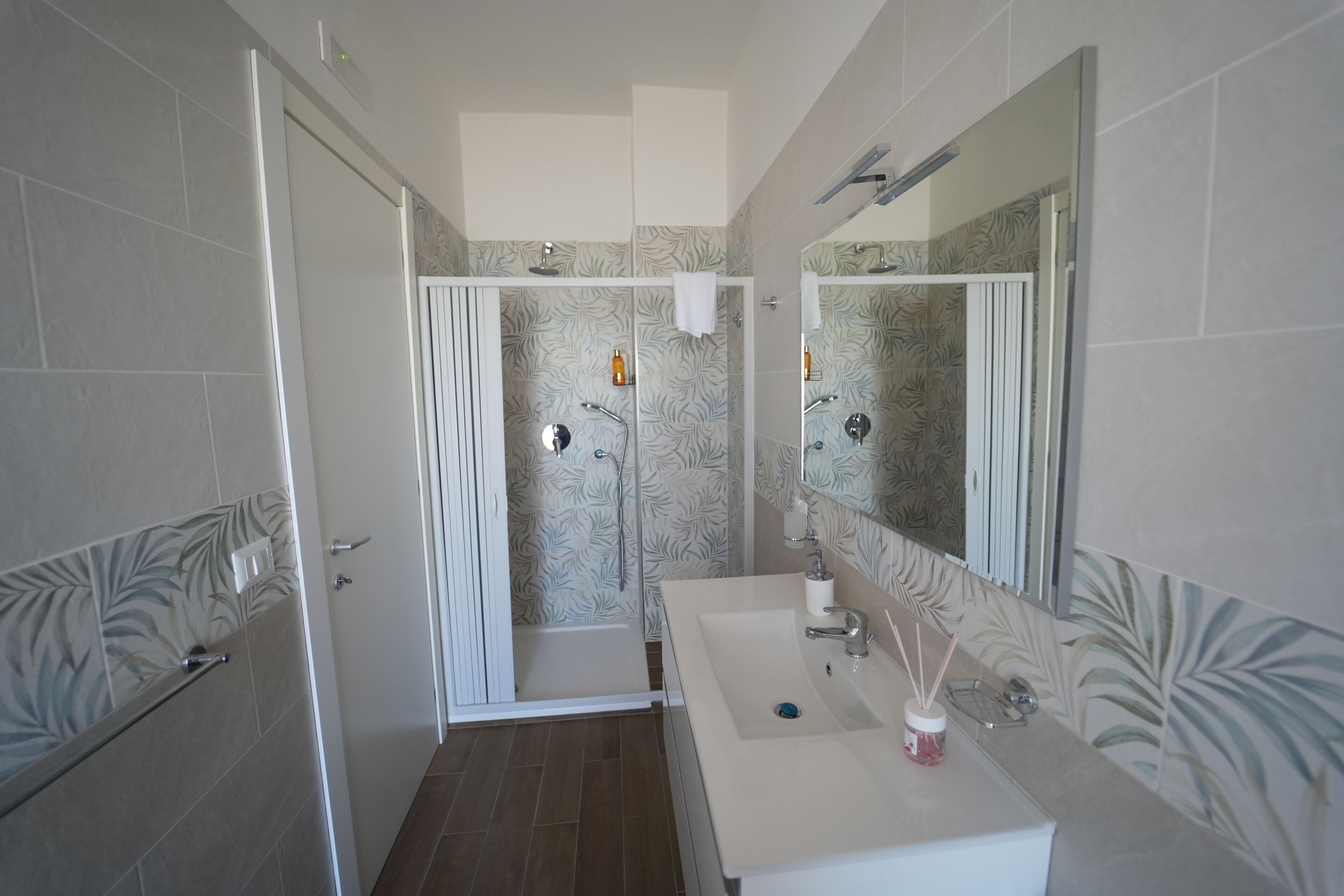 Dusche, Haartrockner, Bidet, Seife