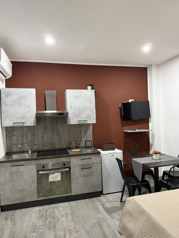 Televisor LED de 32 polzades amb canals digitals